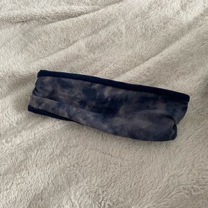 Lululemon headband (never worn)